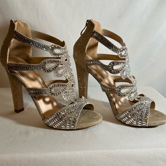 Gorgeous Gold Blinged Heels 👠 - Picture 3 of 6